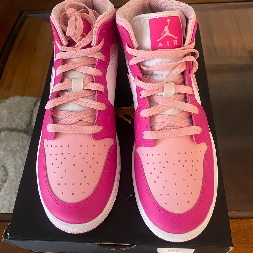 Nike Air Jordan 1 kids size 6.5 Pink and white brand new